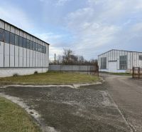 Sklad. priestory 200m2 - 1000m2, spevnené plochy do 6000m2 v areáli. - Sklady a haly v Bratislave - Rači so spevnenou betónovou plochou a trávnikom.