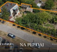  Na predaj 5-izb. poschod. rodinný dom, Bodza - Rodinný dom v Bodzi s priestrannou záhradou a parkovacími miestami na predaj.