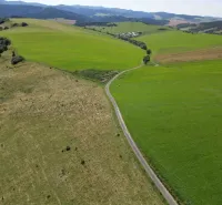 Vyšné Ružbachy – 1.016 m2 POZEMOK na CHATKU – Predaj - Zvláštne nehnuteľnosti v okolí Starej Ľubovne ponúkajú malebné pohľady na zelené údolia.