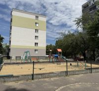 Kľúč RK-Novinka:Priestranný 2-iz.byt s loggiou.(možnosť zmeny na 3-iz) - Detské ihrisko s preliezačkami na Čiližskej ulici v Bratislave - Vrakuni.