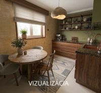 PREDAJ: 2i byt; 65 m2; CENTRUM - KRUPINA; 84.500 €  - Kuchyňa v 2-izbovom byte s dreveným nábytkom a okrúhlym stolom.