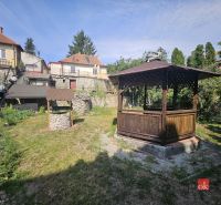 EXKLUZÍVNE NA PREDAJ 2-izbový rodinný dom v širšom centre Nitry s pote - Dvor rodinného domu na Stračej ulici v Nitre s altánkom a studňou.