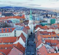 RIVERS | ART byt na predaj - historické centrum  - Letecký pohľad na Michalskú vežu a historické budovy Bratislava - Staré Mesto.