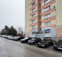 PREDAJ, 3 izbový dizajnový byt na Lidickom námestí, Košice - Furča - Bytový dom na Lidickom námestí, Košice - mestská časť Dargovských hrdinov, s parkoviskom.