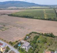 PREDAJ, Stavebný pozemok Sečovce - časť Albinov, intravilan  - Letecký pohľad na poľnohospodárske pozemky vhodné na bývanie v okolí Sečoviec.