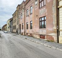 PREDAJ, 3 izbový byt na Štefánikovej ulici, Staré Mesto, Košice - Ulica Štefánikova v Košiciach - mestskej časti Staré Mesto so starými budovami.