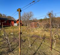 Krásna vinica pri Nitre - 895 m2  - Vinice na Ambrovej ulici v Nitre s chatkami a vedením.