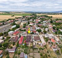 Priestranný 4 izbový rodinný dom po rekonštrukcii - Branč  - Panoramatický pohľad na Veľkoveskú ulicu, Rodinné domy v Branči, okolitá krajina.