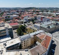 Výnimočné bývanie - Mezonet v úplnom centre Nitry  - Pohľad na historické centrum mesta Nitra z ulice Kúpeľná.