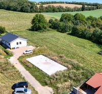 Základová doska na  575 m2 pozemku - Čeľadice  - Dom a okolitá zeleň v Čeľadiciach určené pre pozemky - bývanie.