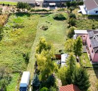Stavebný pozemok so stavebným povolením - Janíkovce - 729 m2 - Letecký pohľad na pozemok v Nitre na Hlavnej ulici určený na bývanie.