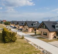 I Luxusné dvojpodlažné chalet pri Liptovskej Mare - Drevené chaty s parkoviskom v Hoteloch a penziónoch v Liptovskom Trnovci, futbalové a trampolínové ihrisko.