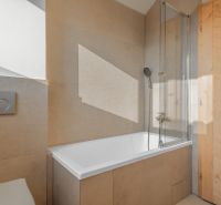 I Luxusné dvojpodlažné chalet pri Liptovskej Mare - Kúpeľňa s vaňou a dreveným obkladom v hoteloch a penziónoch.