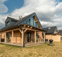 I Luxusné dvojpodlažné chalet pri Liptovskej Mare - Drevené chatky v Liptovskom Trnovci, ideálne na ubytovanie v Hoteloch a penziónoch.