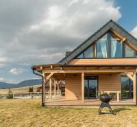 I Luxusné dvojpodlažné chalet pri Liptovskej Mare - Drevený penzión s terasou a grilom v Liptovskom Trnovci, krásna scenéria okolia.