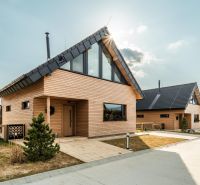 I Luxusné dvojpodlažné chalet pri Liptovskej Mare - Drevené chaty v Liptovskom Trnovci ponúkajú komfortné ubytovanie v Hoteloch a penziónoch.