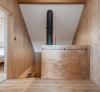 I Luxusné dvojpodlažné chalet pri Liptovskej Mare - Interiér s dreveným dekorom, stropnou rúrou a otvoreným priestorom v Hoteloch a penziónoch.