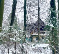 I Investičná príležitosť – Hotel v Modre - Lesná chata v zasneženej prírode na Piesku v Modre, Hotely a penzióny.