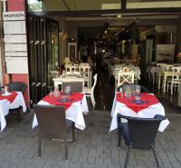 ZNÍŽENÁ CENA! I Predaj komerčného priestoru na ul. Obchodna - Reštaurácia s vonkajším posedením a prestretými stolmi na Obchodnej ulici v Bratislave.