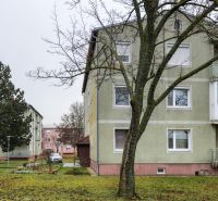 I Na predaj 2-i byt s terasou v Auersthal (Rakúsko) - Exteriér v Auersthale na Kirchssenskej ukazuje bytový dom s dvoma 2-izbovými bytmi.