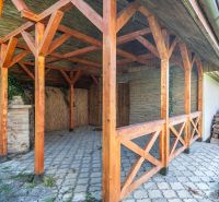 REZERVOVANE  I Na predaj dvojposchodový 5i rodinný dom pri Žiline - Drevené zastrešenie terasy pri rodinnom dome na ulici M. Chmeliara v Lietavskej Lúčke.
