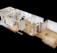 Rodinný dom 240 m², 3 bytové jednotky, veľký pozemok, Lamač - 3D pôdorys Rodinného domu s podlahou s dreveným dekorom a priestrannými miestnosťami.