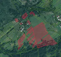Nová Bystrica – 900 m2 ORNÁ PÔDA pri intraviláne obce - Ortofoto mapa poľnohospodárskych a lesných pozemkov v okolí Novej Bystrice.