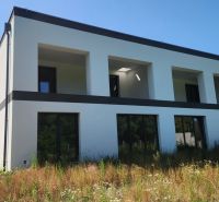 I Predaj 5-i mezonetu s vlastným pozemkom - 5 a viac izbový byt v dvojpodlažnej budove s minimalistickou architektúrou, Dunajský Klátov.