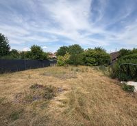 3 izbový Rodinný dom v Cabaj-Čápore s pozemkom 1 053 m² - Pozemok s trávnatým povrchom, oplotený, vhodný pre rodinný dom v Cabaji-Čápore.