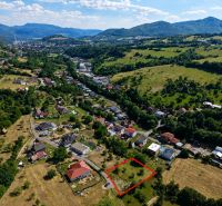 Ideálny Stavebný pozemok 1 353 m² pri Tajchu s krásnymi výhľadmi - Pozemky - bývanie v Nové Bani s výhľadom na malebnú krajinu a okolitú zeleň.