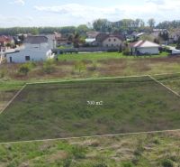 Stavebný pozemok v Bernolákove, Višňová ulica - Na ulici Višňová, pozemky na bývanie, 700 m² lokalita rodinných domov.