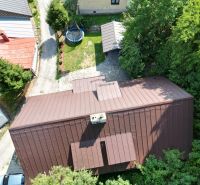 Predaj: Štýlová chalupa v srdci Španej Doliny miesto s atmosférou  - Letecký pohľad na Chatu v Španej Doline v Banskej Bystrici s trampolínou na dvore.