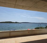 CHORVÁTSKO -  Apartmány v 1. rade od mora - SRIMA, VODICE - Výhľad na more v meste Srima z terasy 4-izbového bytu.