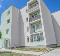 1-izbový byt v Šelpiciach s parkovacím miestom - Bytový dom na Suchovskej ulici v Šelpiciach ponúka možnosť kúpy 1-izbového bytu.