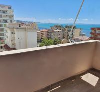 Albánsko, Drač - zrekonštruovaný byt  s výhľadom na more - Výhľad z balkóna na more a mesto Drač v Rekreačnom apartmáne.