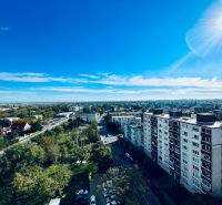 | Exkluzívny 2-izbový byt v Perle Ružinova | 49 ㎡ | Ružinove - Výhľad na sídlisko a hlavné ulice v Bratislava - Ružinov na Mierovej ulici.