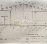 Skladový areál s pozemkom 10 000 m2 v priemyselnej zóne - Stavebný výkres prierezu skladov a hál s podrobnými rozmermi a materiálmi.