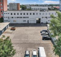 Kancelárie na PRENÁJOM | Vajnorská | TOP lokalita - Exteriér kancelárie na Vajnorskej v Bratislave s parkoviskom a okolím.