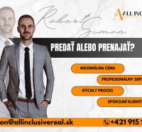 MODERNÁ NOVOSTAVBA | TOPOĽČANY | MRAVENISKO - Reklamný banner; muž v obleku; kontakt na realitného makléra; predaj či prenájom nehnuteľností.