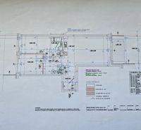 3- izbový byt na  ulici Frankovská  - Pôdorys 3-izbového bytu s označením miestností a legendou materiálov.