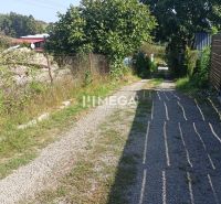 Na predaj stavebný pozemok priamo v meste Humenné - Štrková cesta vedie cez zelené pozemky pre bývanie na ulici v Humennom.