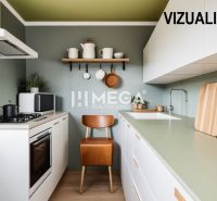 NOVÁ CENA - PREDAJ RODINNÉHO DOMU v obci HRABOVEC nad LABORCOM - Kuchyňa v rodinnom dome s bielymi skrinkami a podlahou s dreveným dekorom.
