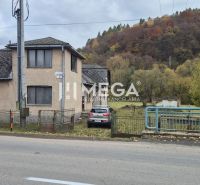 PREDAJ POZEMKU so starším domom v STAKČÍNE - Dom na predaj na Československej armády v Stakčíne, obklopený prírodou. Pozemky - bývanie.