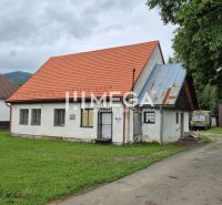Predaj budovy v obci Zboj - Obchodné priestory v Zboji s trávnatým dvorom a starším prízemným domom.