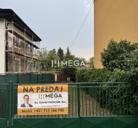 Na predaj garáž s pozemkom na sidl. IIA v meste Humenné - Na ulici Osloboditeľov v Humennom sa nachádzajú garáže na predaj.