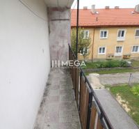 Na predaj 5-izbový byt so záhradou v bytovom dome rodinného typu - Balkón 5 a viac izbového bytu na Gagarinovej ulici v Snine.