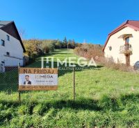 NA PREDAJ stavebný pozemok v obci Brestov - Domy na predaj v Brestove na Paladzinskej, obklopené zeleňou a trávnikom, Pozemky - bývanie.