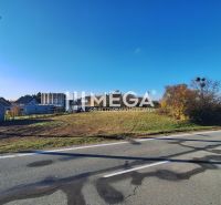 EXKLUZÍVNE NA PREDAJ 1303,5 m2 POZEMOK NA ZEMPLÍNSKEJ ŠÍRAVE - Pozemky - bývanie v obci Vinné pri asfaltovej ceste, s výhľadom na krajinu.