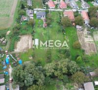 NA PREDAJ stavebný pozemok, Veľká Ida - Gomboš, KE - okolie - Letecký pohľad na pozemky - bývanie vo Veľkej Ide, Gomboši so záhradami a domami.