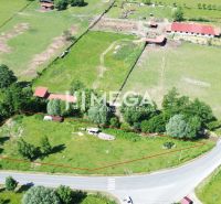 SUPER ZĽAVA PREDAJ POZEMKU V OBCI PTIČIE - iba 7km od mesta - Pozemky - bývanie v Ptičom, obkolesené zeleňou pri hlavnej ceste.